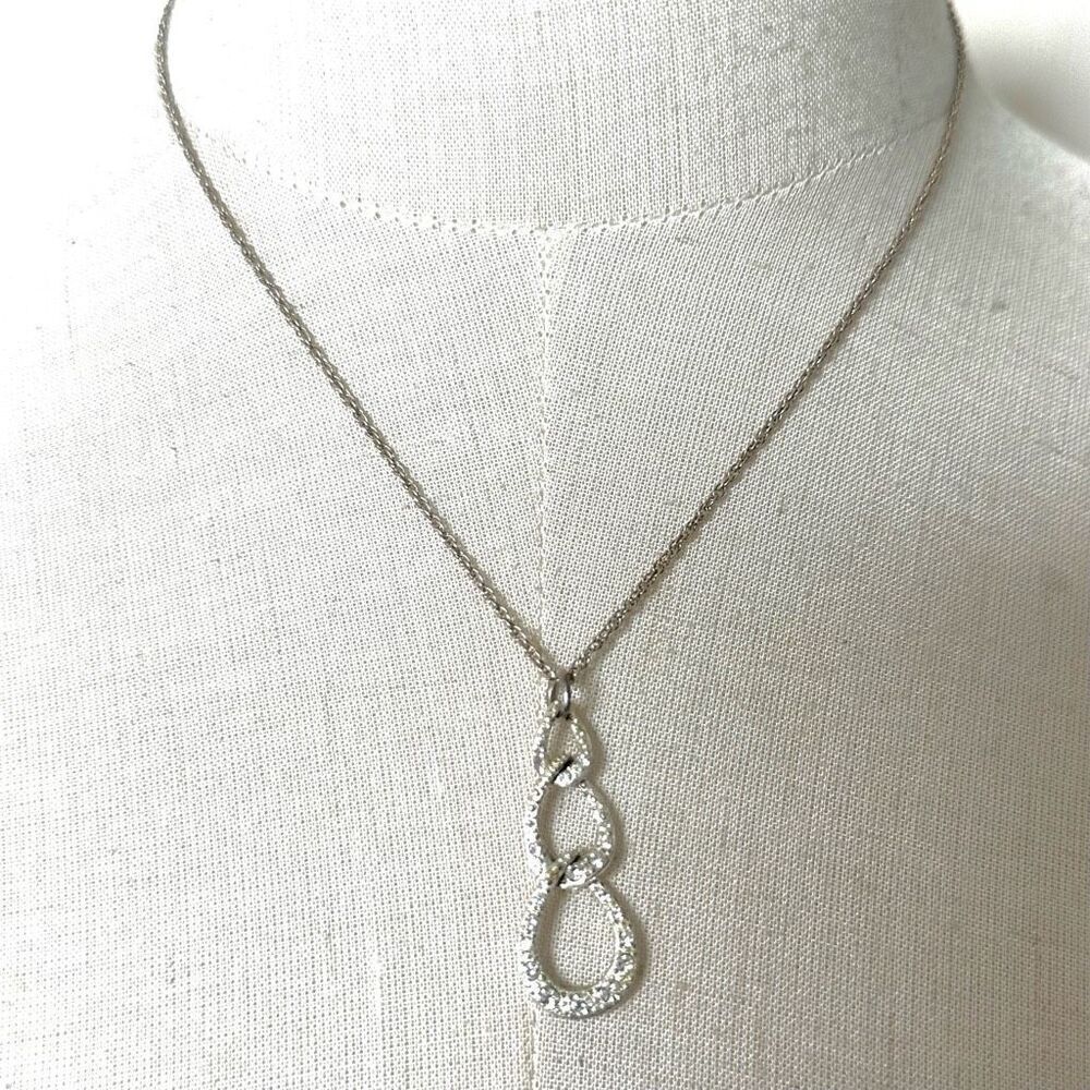 Avon triple teardrop vintage pendant necklace